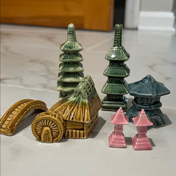 Vintage Ceramic Pagoda and Bridge Set - Green, Pink, Blue, Brown - Picture 3 of 5